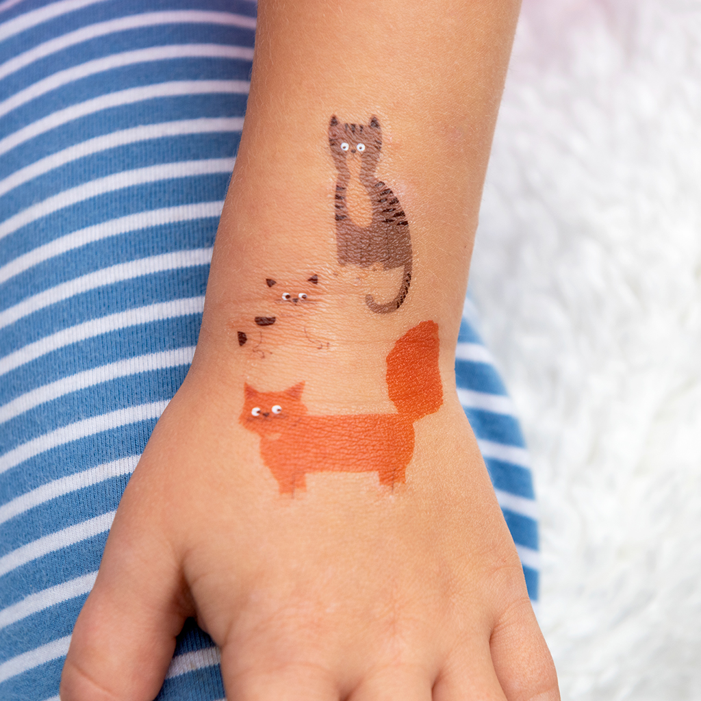 Single needle cat on my wrist, 3 years ago and now : r/agedtattoos