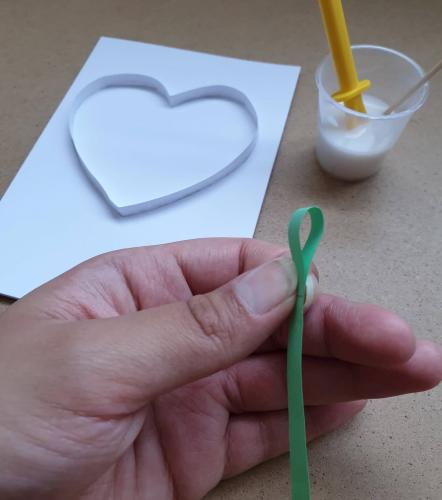 Quilled greetings card tutorial step three Quilled greetings card tutorial step three