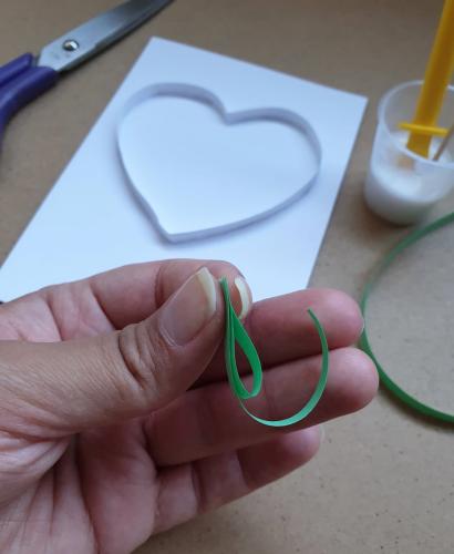 Quilled greetings card tutorial step three Quilled greetings card tutorial step three