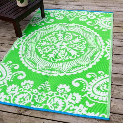 Outdoor rug on patio