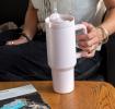 Travel tumbler with handle (1.2Ltr) - Light pink