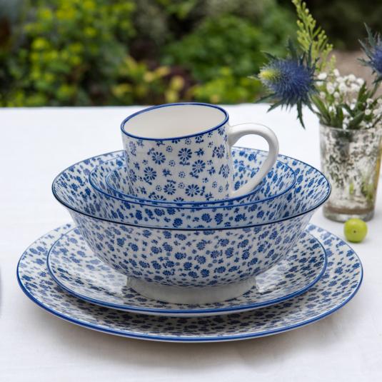 ﻿Japanese Dinner Plate Blue Daisy | ﻿Rex London