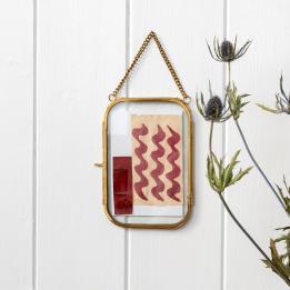 Rounded hanging brass frame 10x15cm