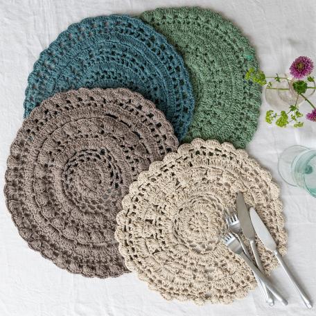 Crochet placemat 