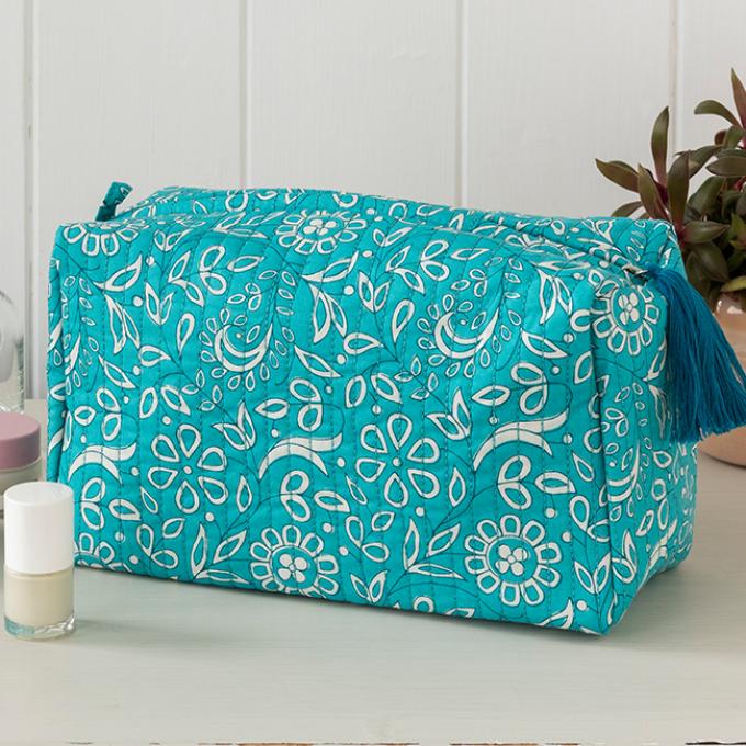 Quilted wash bag - Radhika Open configuration options